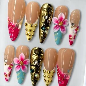 Handmade Press-On Floral Nails with Gold Accents